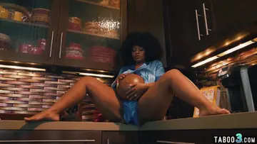 Pregnant ebony stepmommy craving for a penis avery jane and nathan bronson