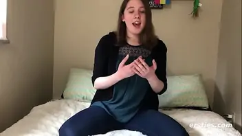 Amateur girl recorded fixing her pantie
