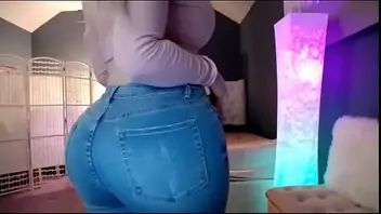 Ebony onion booty hid all that ass in them jeans